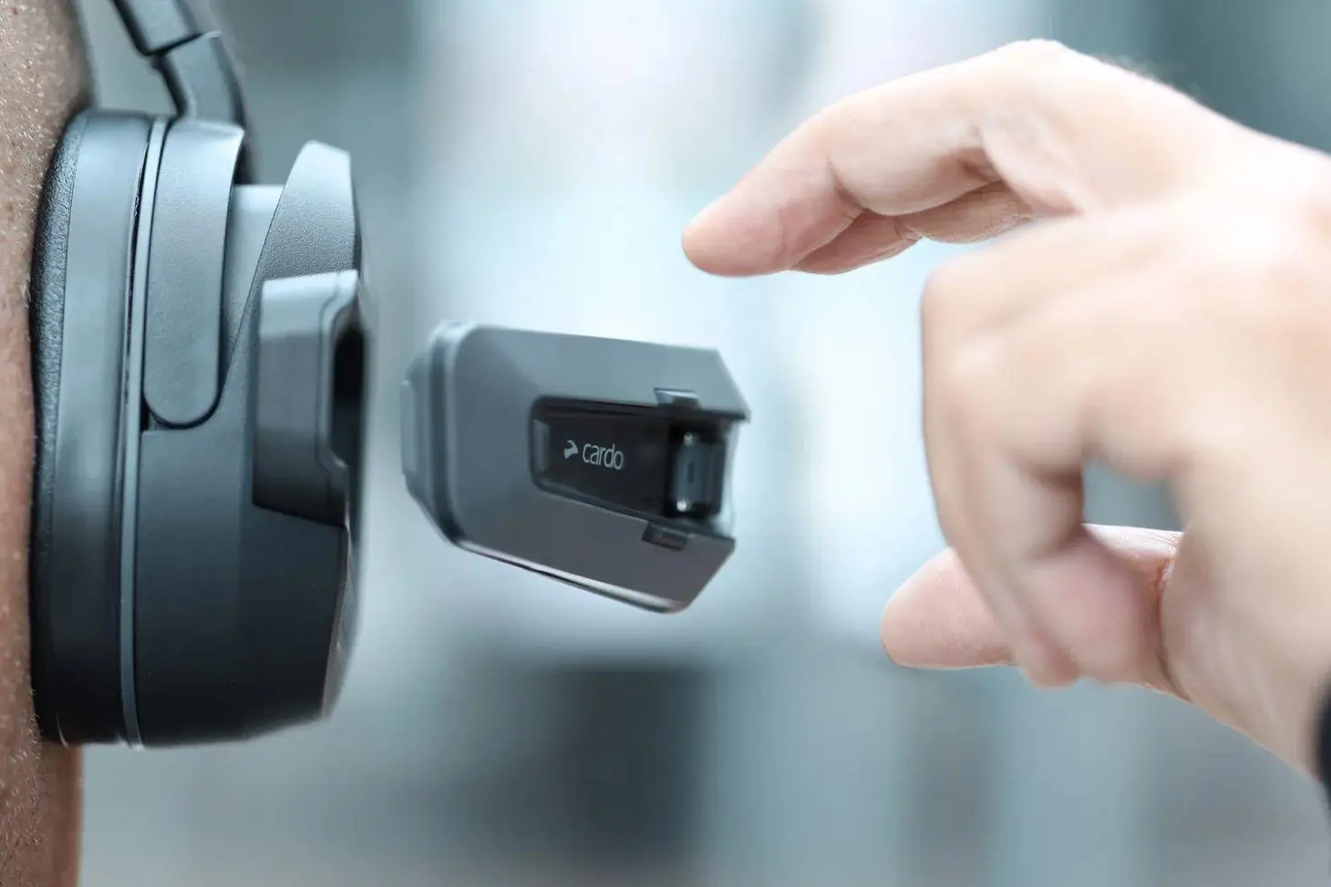 Cardo_Packtalk Edgephones_grid_2